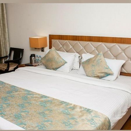 Hotel Meadows Varanasi Exterior foto
