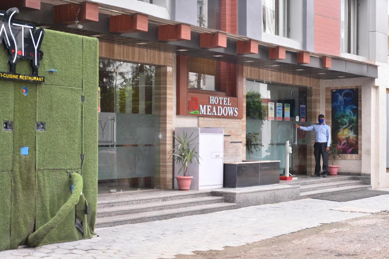Hotel Meadows Varanasi Exterior foto