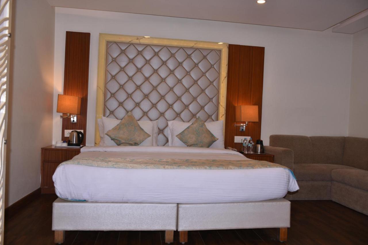 Hotel Meadows Varanasi Exterior foto