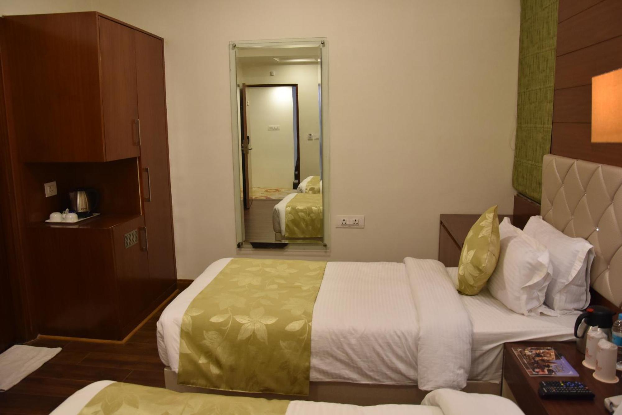 Hotel Meadows Varanasi Exterior foto